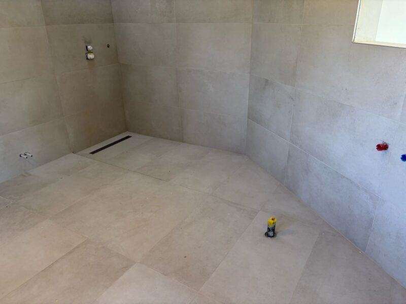 Waterdichting en betegeling van twee badkamers