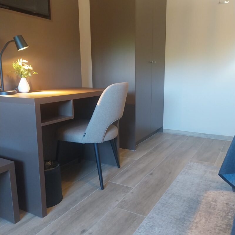 Betegelde slaapkamer houtlooktegels